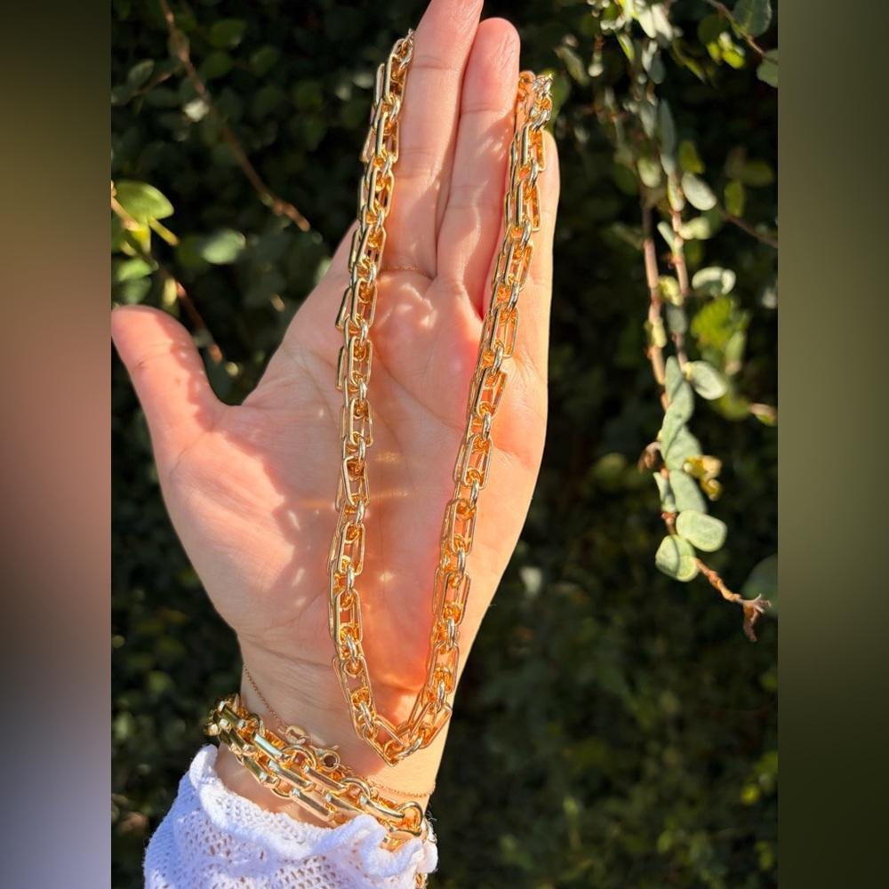Elegant Gold Chain Necklace and Bracelet - Picture 3 of 6